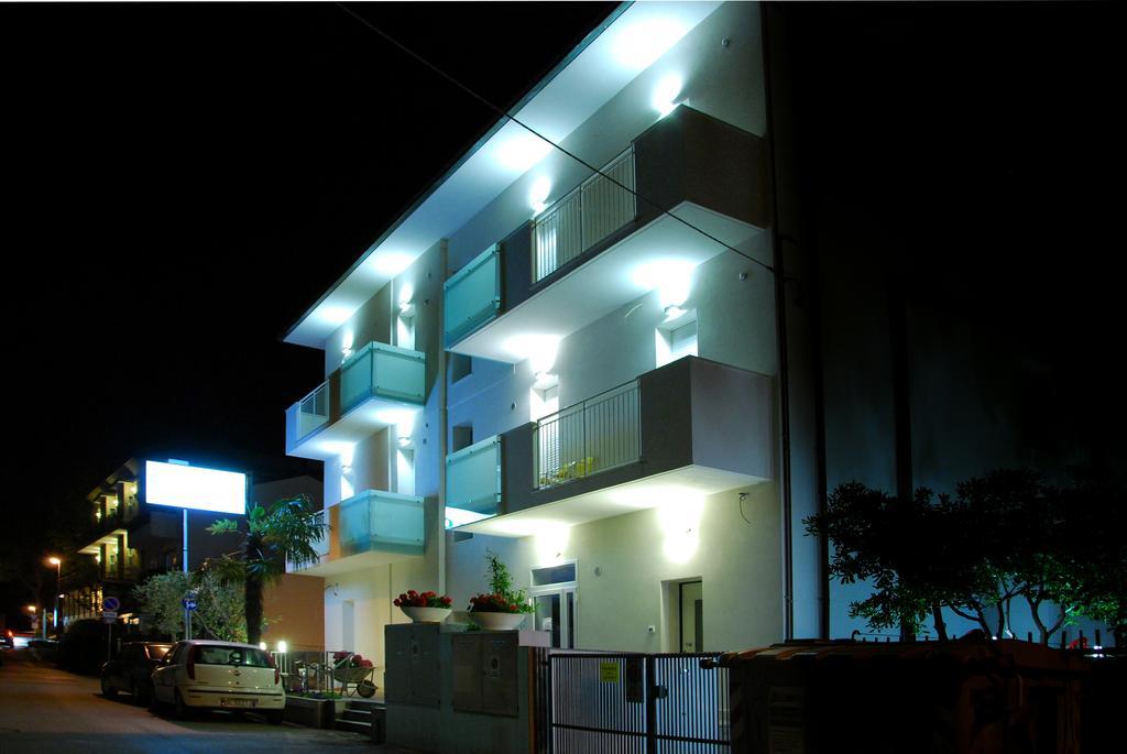 Casa Vacanze Aurora Centro リミニ エクステリア 写真
